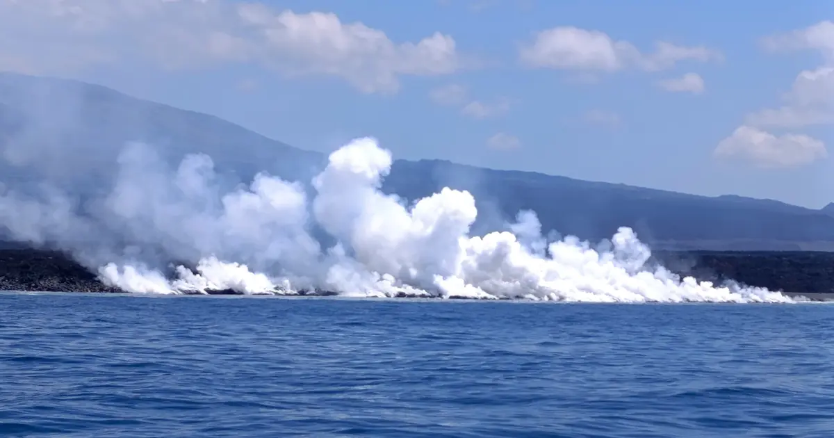 Lava From La Cumbre Volcano Eruption Has Reached The Sea 